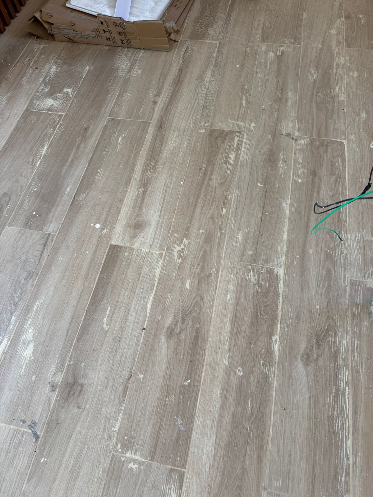 Piso nuevo dañado por descuido